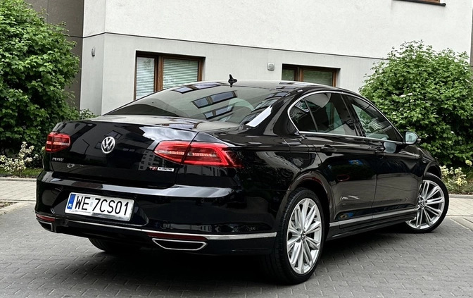 Volkswagen Passat cena 56000 przebieg: 359000, rok produkcji 2017 z Warszawa małe 121